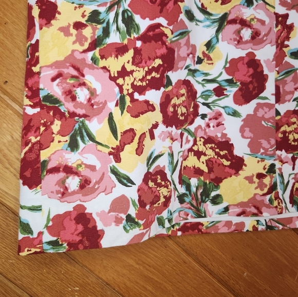 Ann Taylor LOFT rose print mini skirt size 10 - Picture 3 of 9